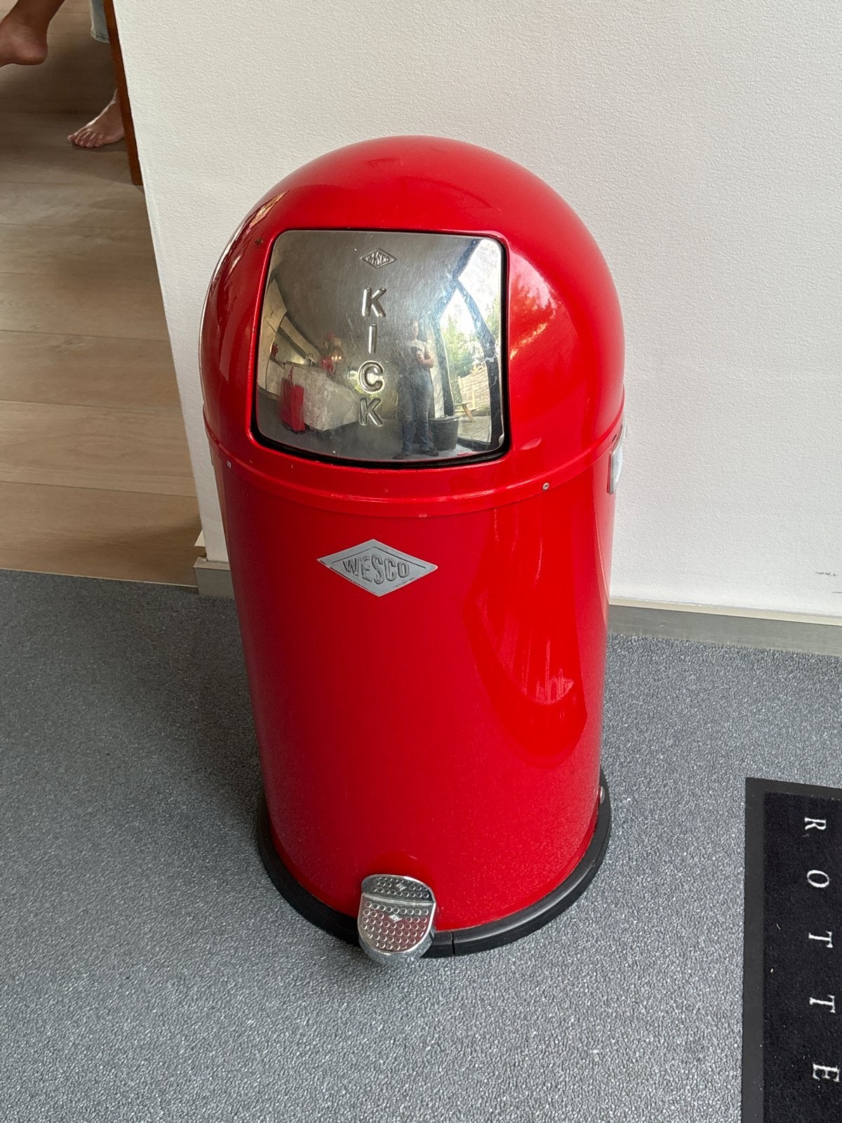 Wesco Kickmaster Pedaalemmer Rood - gebruikt, Ophalen, Gebruikt, Met pedaal, 40 liter of meer