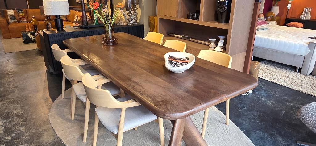 Eettafel 250 cm bruin Showmodel, Huis en Inrichting, ., 200 cm of meer, Zo goed als nieuw, Vijf personen of meer