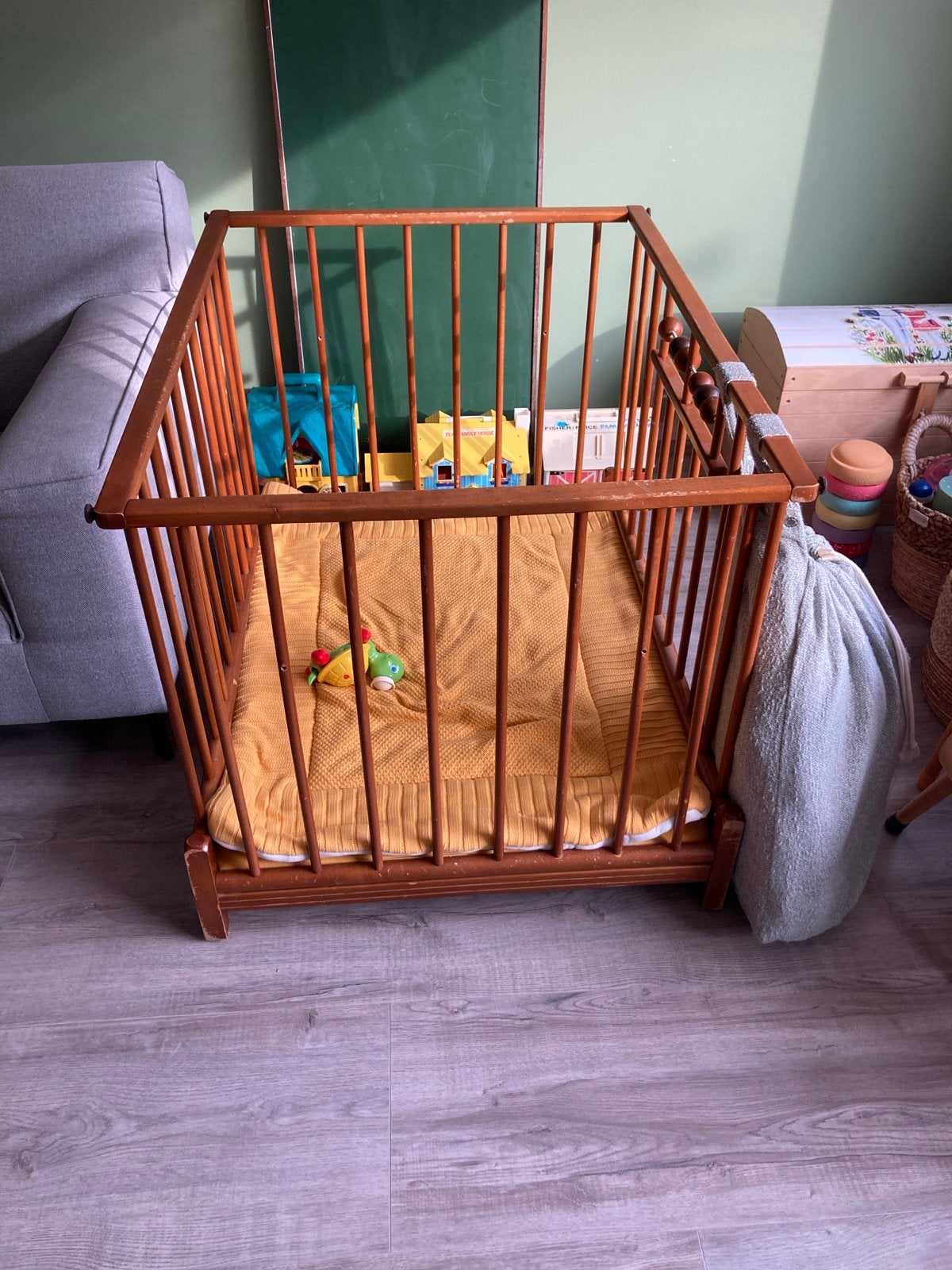 Retro houten box met ophoogbare bodem, Ophalen, Gebruikt, Vierkant, In hoogte verstelbaar