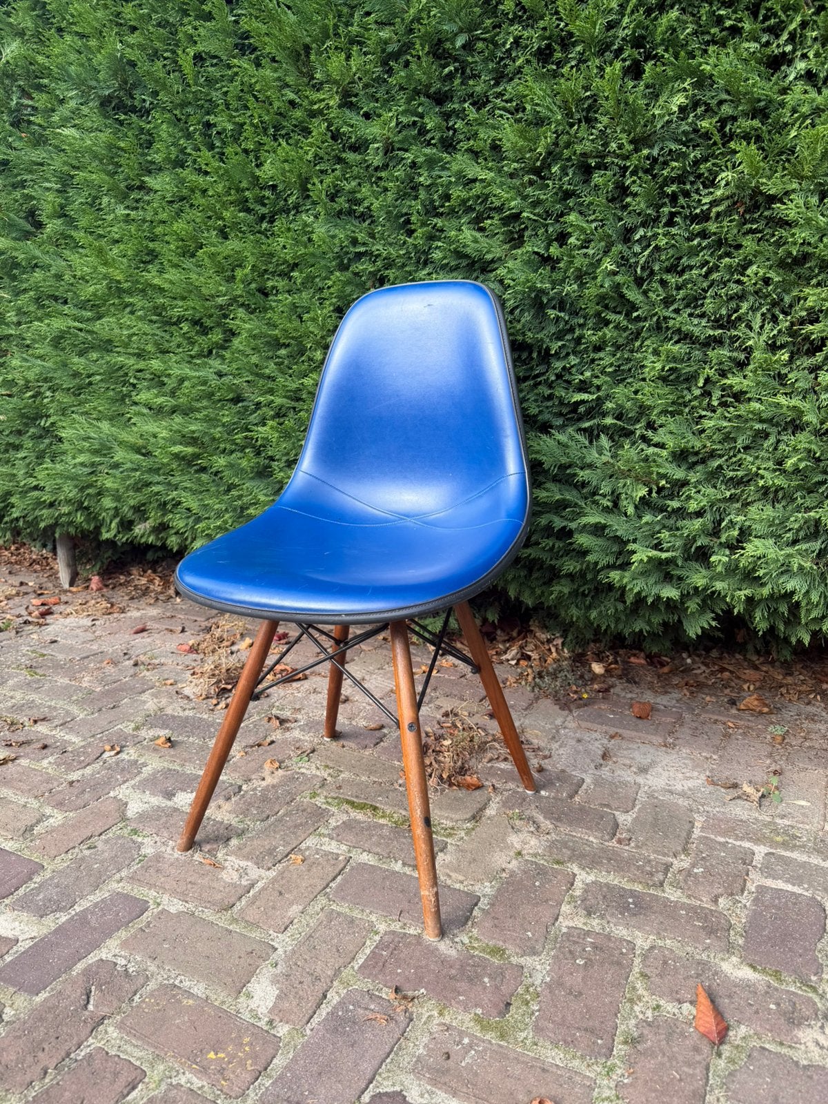 Eames stoel Herman Miller - DSW blauw leder, Ophalen, Gebruikt, Eén