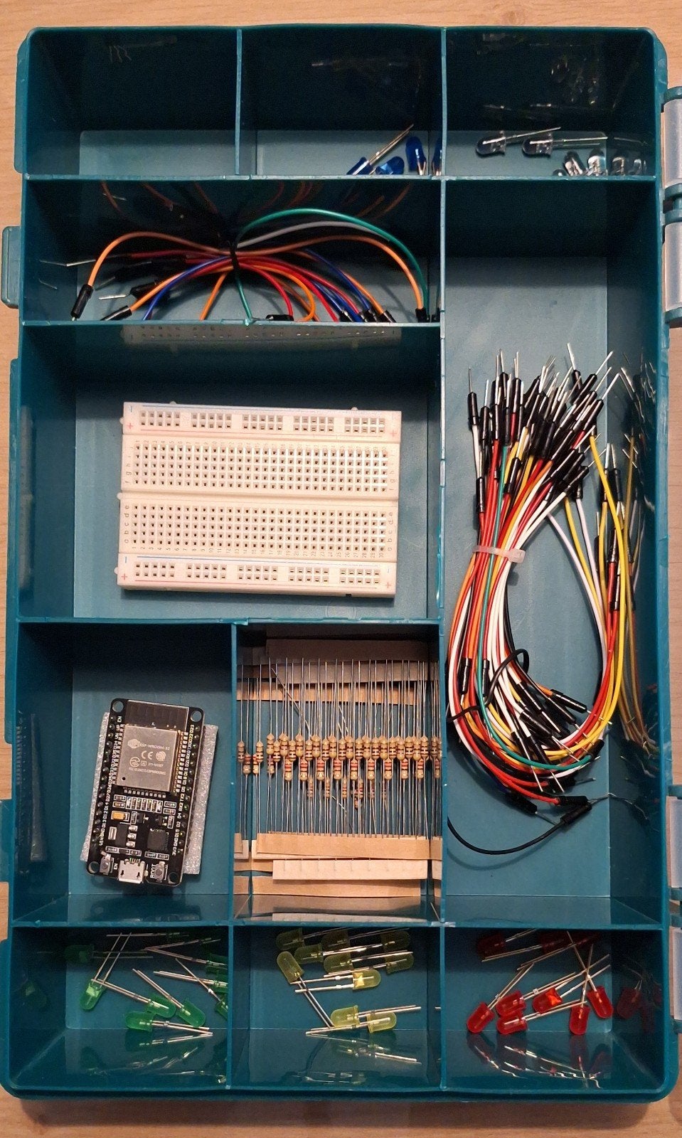 Starterkit: ESP32, Breadboard, Jumperkabels, LEDs, Weers, Ophalen