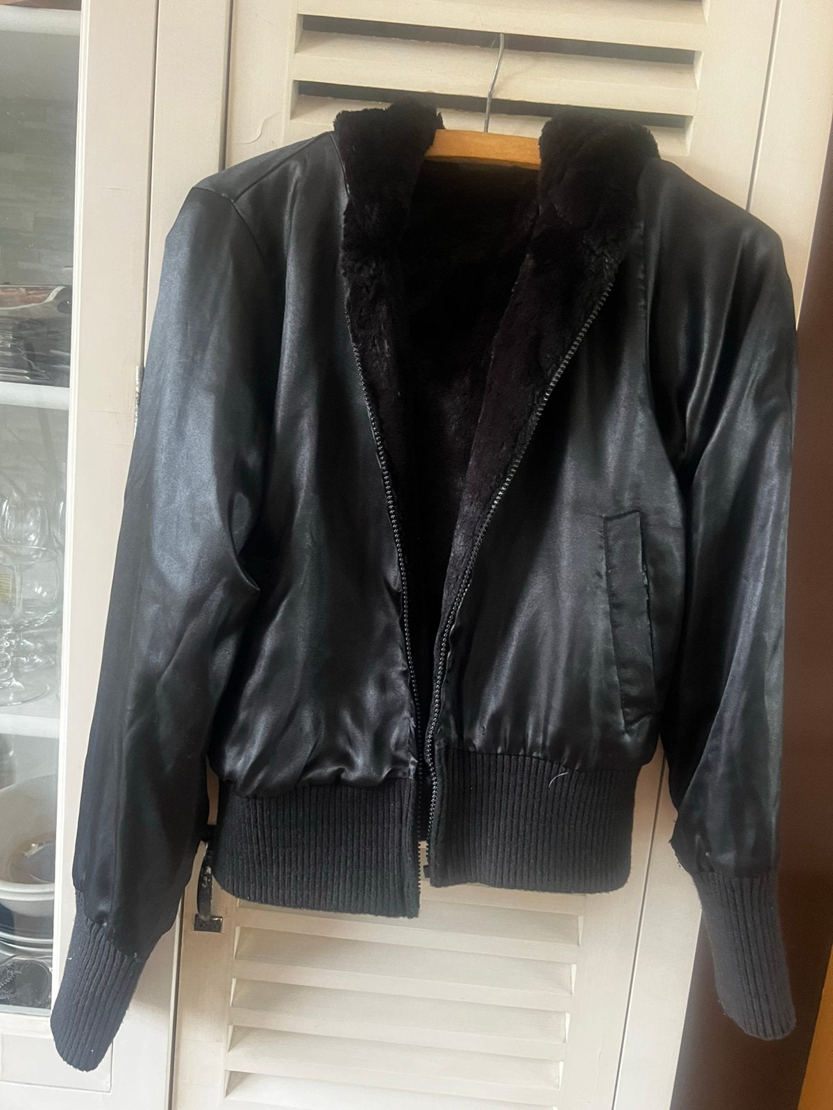Zwart zijdeachtig vest met capuchon, Ophalen of Verzenden, Zo goed als nieuw, Zwart