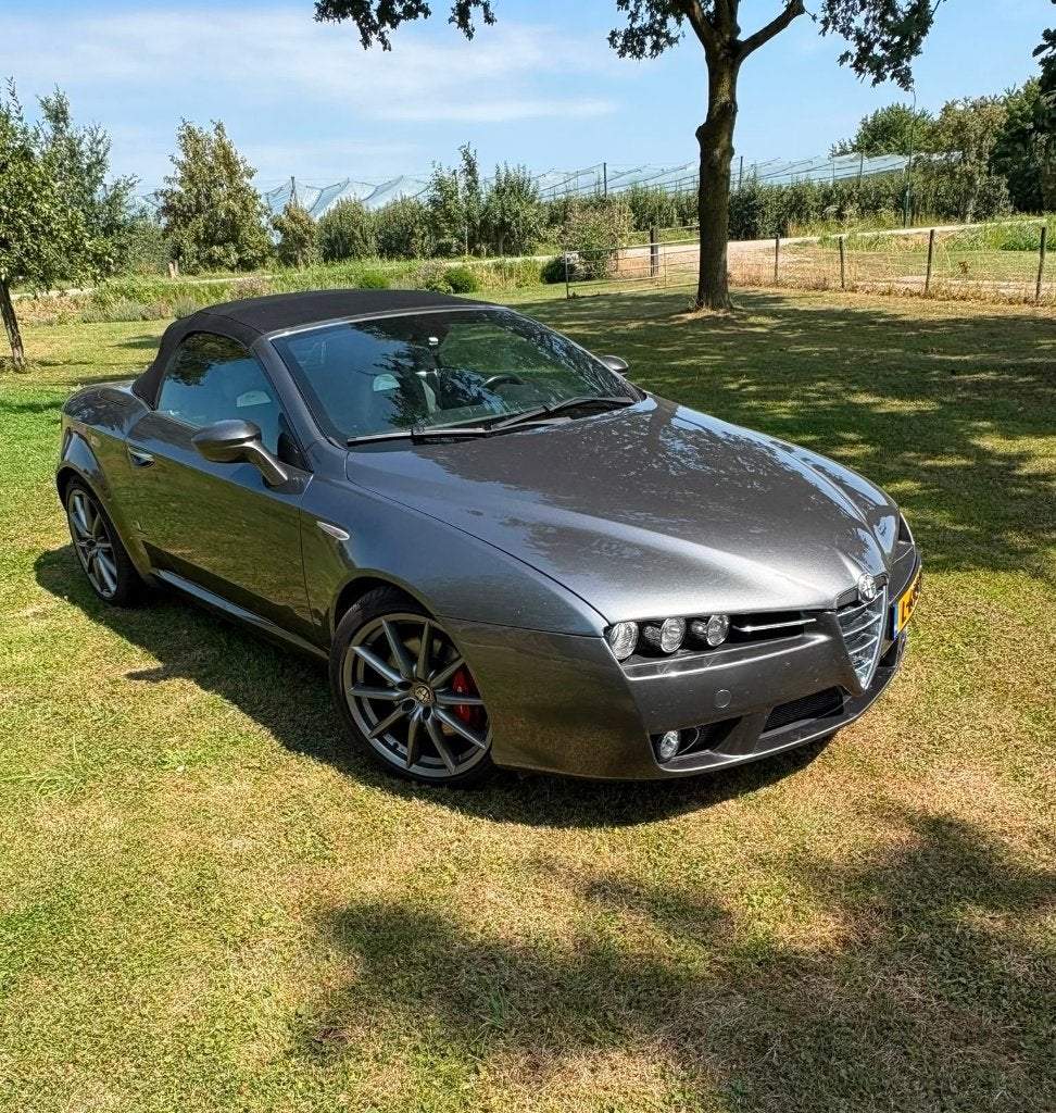 Alfa Romeo Spider 1.750 TBi | Grigio Vesuvio | 19 inch | '09, Auto's, Alfa Romeo, Zwart, 4 cilinders, Cabriolet, 215 pk
