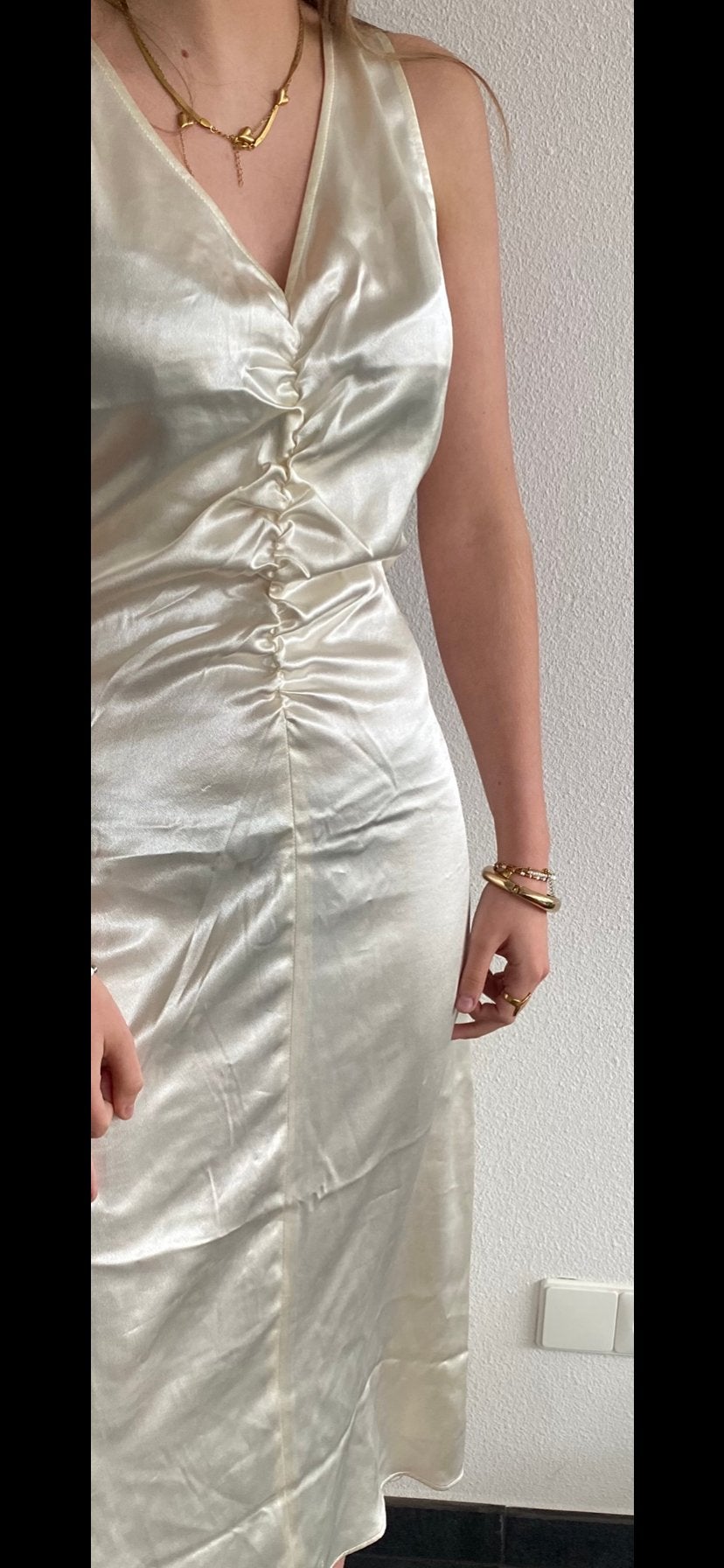 Nieuwe H&M Crème Satijnen Jurk Maat M - Feestelijk & Stijlvo, Maat 38/40 (M), Beige, Nieuw, Ophalen of Verzenden