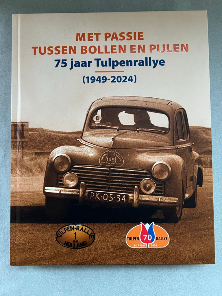 Met Passie Tussen Bollen en Pijlen - 75 jaar Tulpenrallye, Ophalen of Verzenden, Nieuw, Algemeen