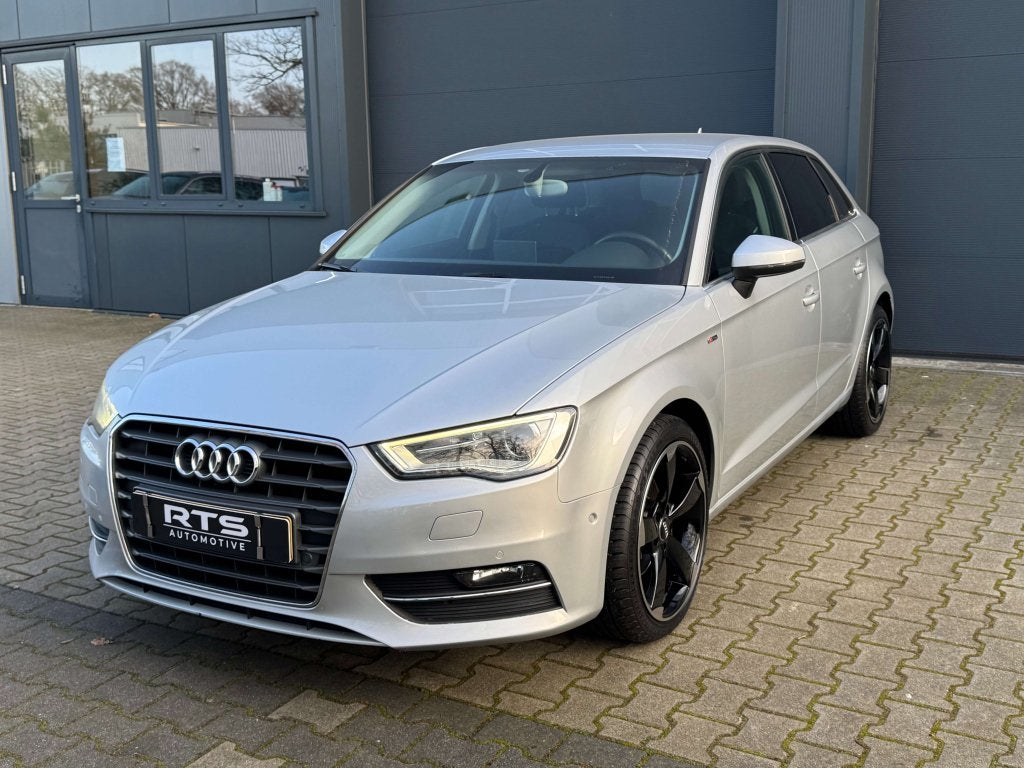AUDI A3 Sportback 1.4 TFSI  Ambition S-tronic NAV/Cruise/PDC, Auto's, Audi, 1300 kg, 4 cilinders, Leder en Stof, Bedrijf