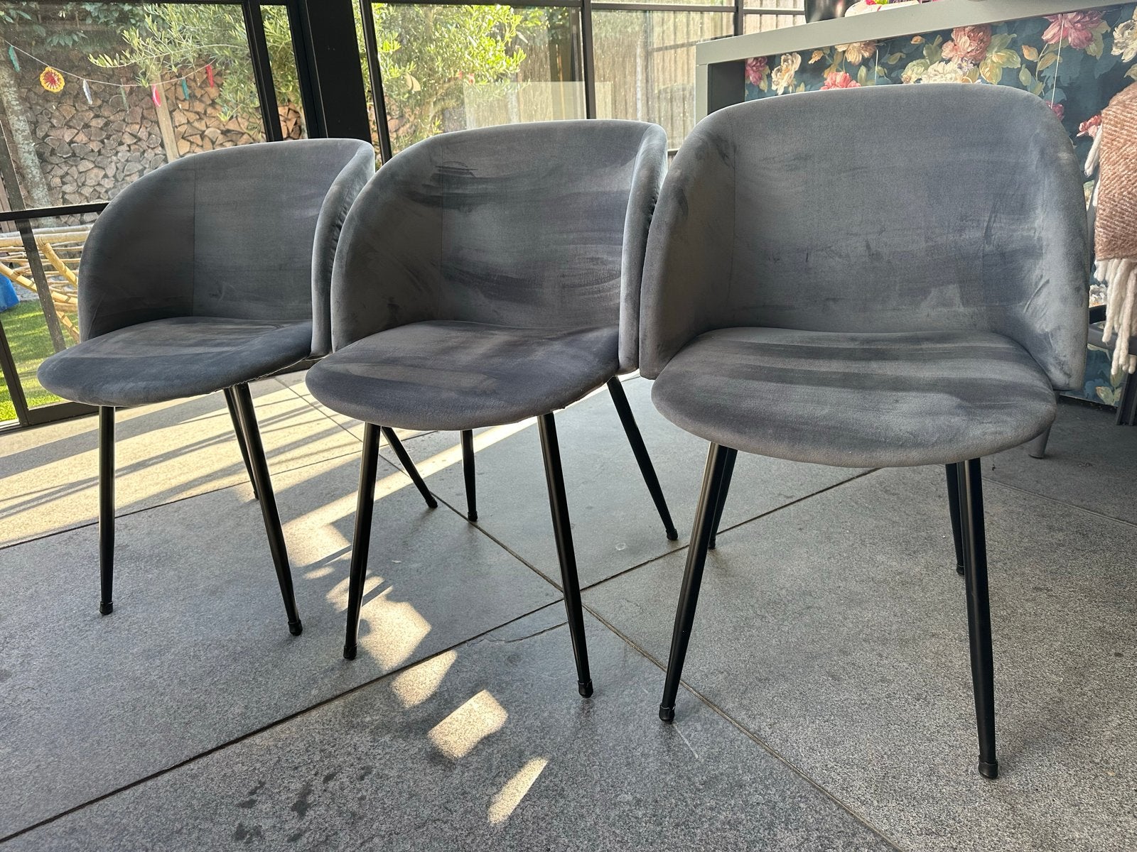 Set van 3 grijze fluwelen eetkamerstoelen, Huis en Inrichting, Stoelen, Ophalen, Gebruikt, Drie, Stof