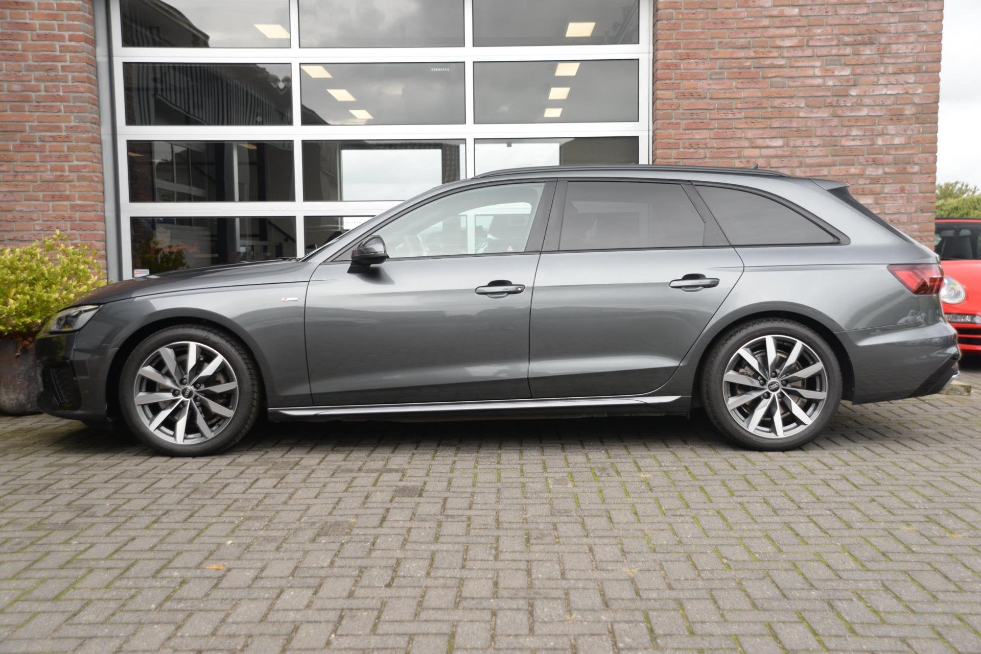 Audi A4 Avant 35 TFSI S edition Competition | Orig NL |, Auto's, Dealer onderhouden, Gebruikt, Euro 6, 4 cilinders