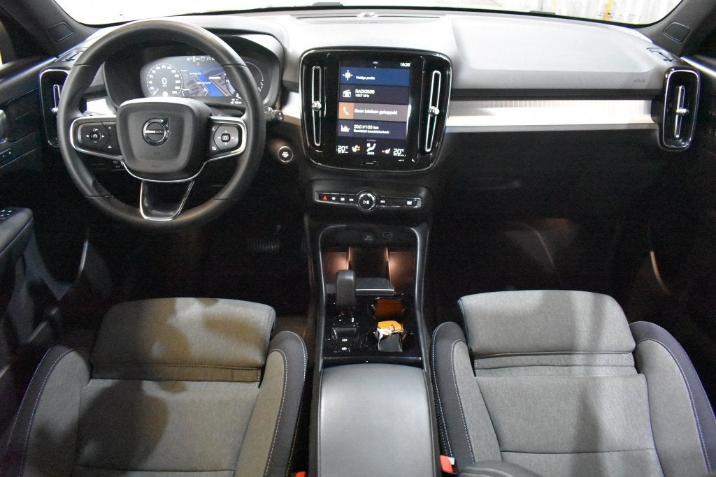Volvo XC40 T5 262pk [Plug-in] Plus Dark | BLIS | Adaptieve C, 24 maanden, Zwart, Bedrijf, Grijs