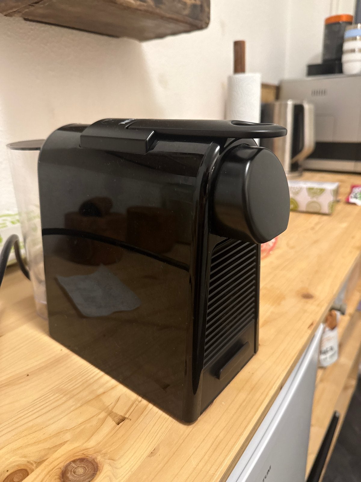Nespresso Essenza Mini - Compacte en stijlvolle koffiemachin, Witgoed en Apparatuur, Ophalen, Koffiepads en cups, Espresso apparaat