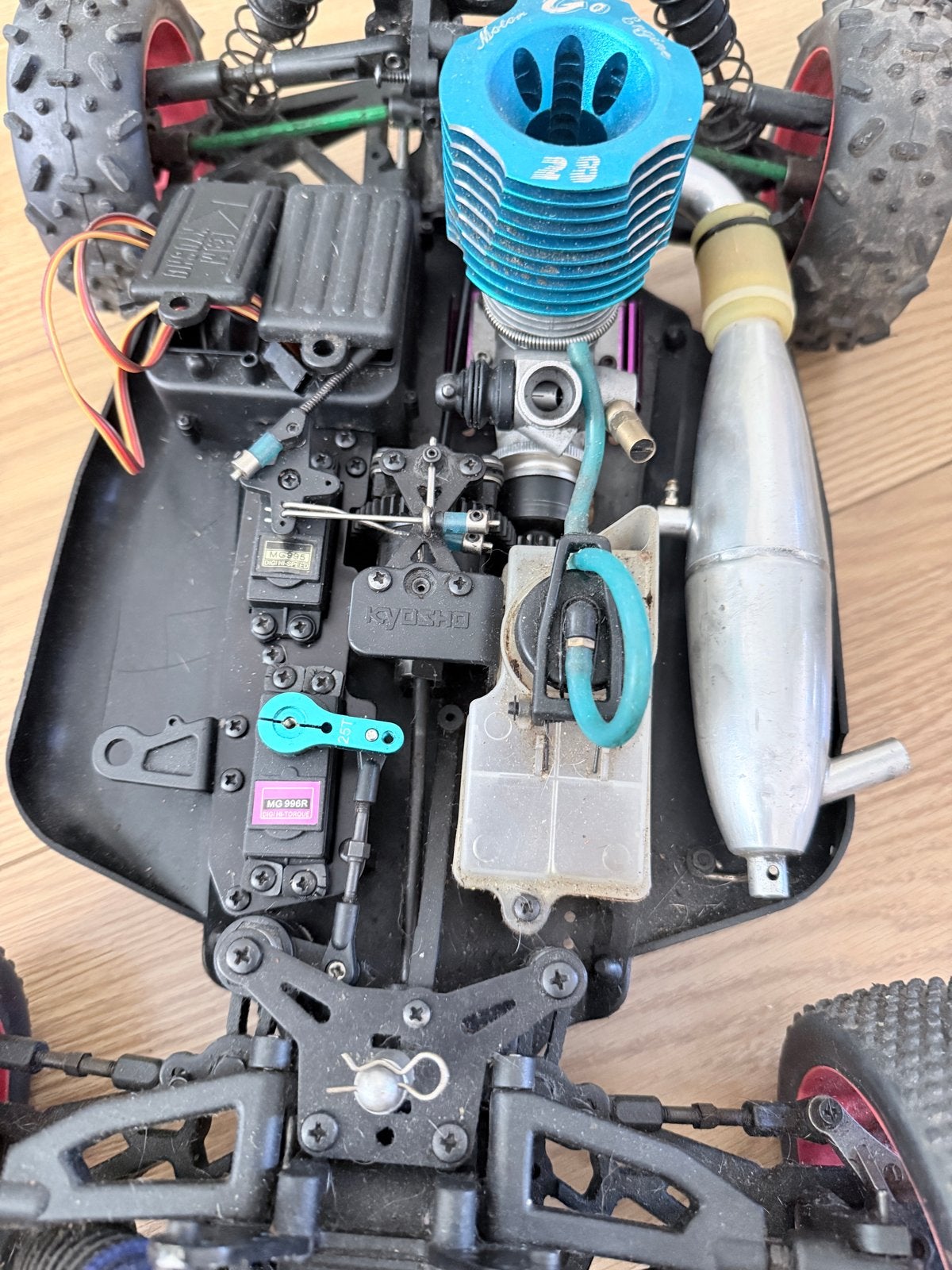Kyosho Inferno Neo 1:8 Nitro Buggy met GO Engine .28 Motor, Hobby en Vrije tijd, Overige merken, Gebruikt, Auto, Groter dan 1:32