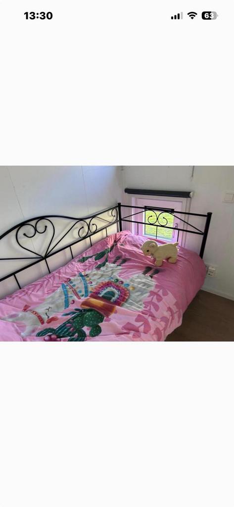 Zwart metalen bed met hartjes 90x200, Ophalen, 85 tot 100 cm, Zo goed als nieuw, Matras