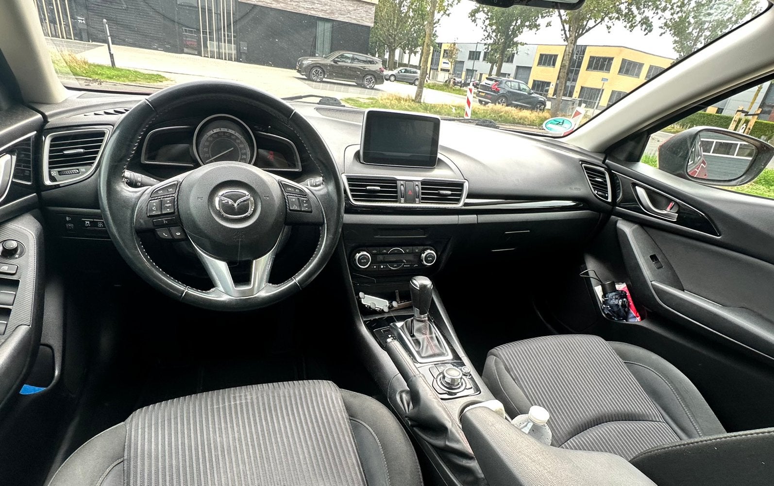 ‼️MAZDA 3 2.0 TS + 120PK AUT/TIPTRONIC NAVI TREKHAAK PDC ‼️, Stof, Zwart, 4 cilinders, Bedrijf