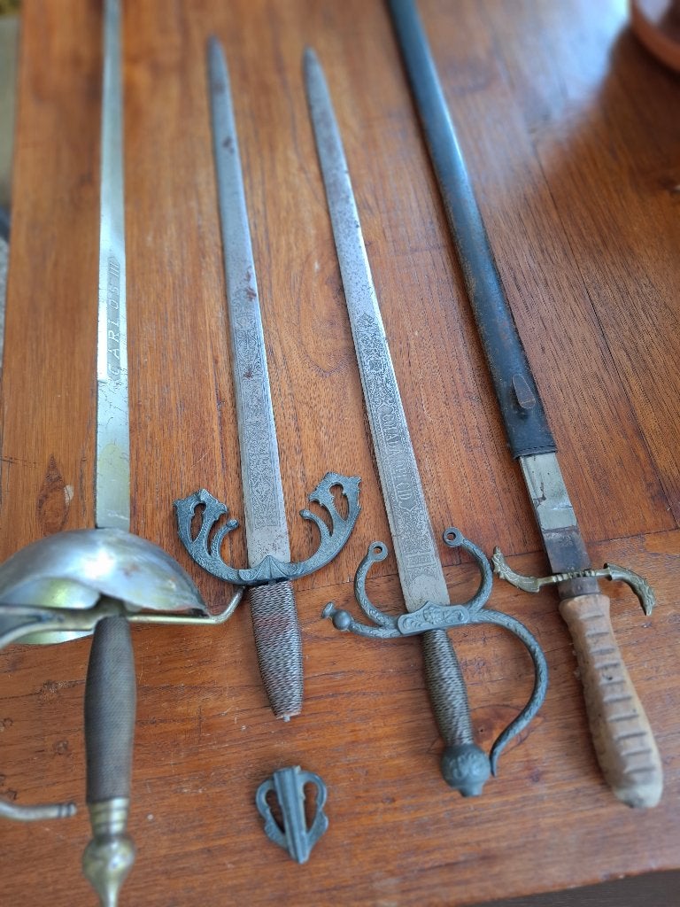 4 sabels, Ophalen of Verzenden, Overige soorten, Overige gebieden, Zwaard of Sabel