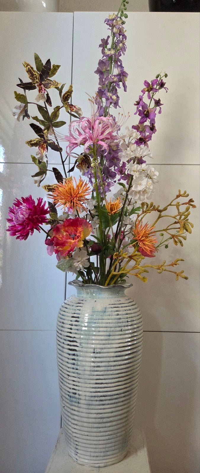 XL bloemstuk met zgn Silk-ka kunstbloemen incl vaas, Huis en Inrichting, Woonaccessoires | Kunstplanten en Kunstbloemen, Ophalen