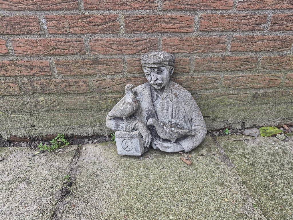 Massief stenen beeld | Boer / Duivenhouder, Verzamelen, Ophalen, Gebruikt, Mens