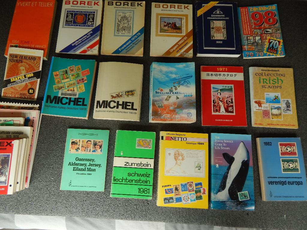 27 wat oudere postzegelcatalogi, Postzegels en Munten, Postzegels | Toebehoren, Ophalen of Verzenden, Catalogus