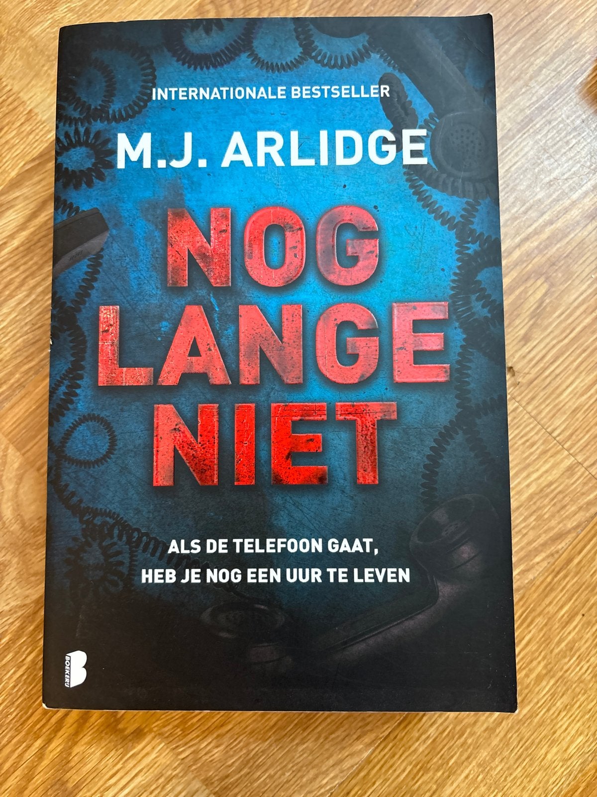 M.J. Arlidge - Nog lange niet gesigneerd, Boeken, Gelezen, Europa overig, Ophalen of Verzenden, M.J. Arlidge
