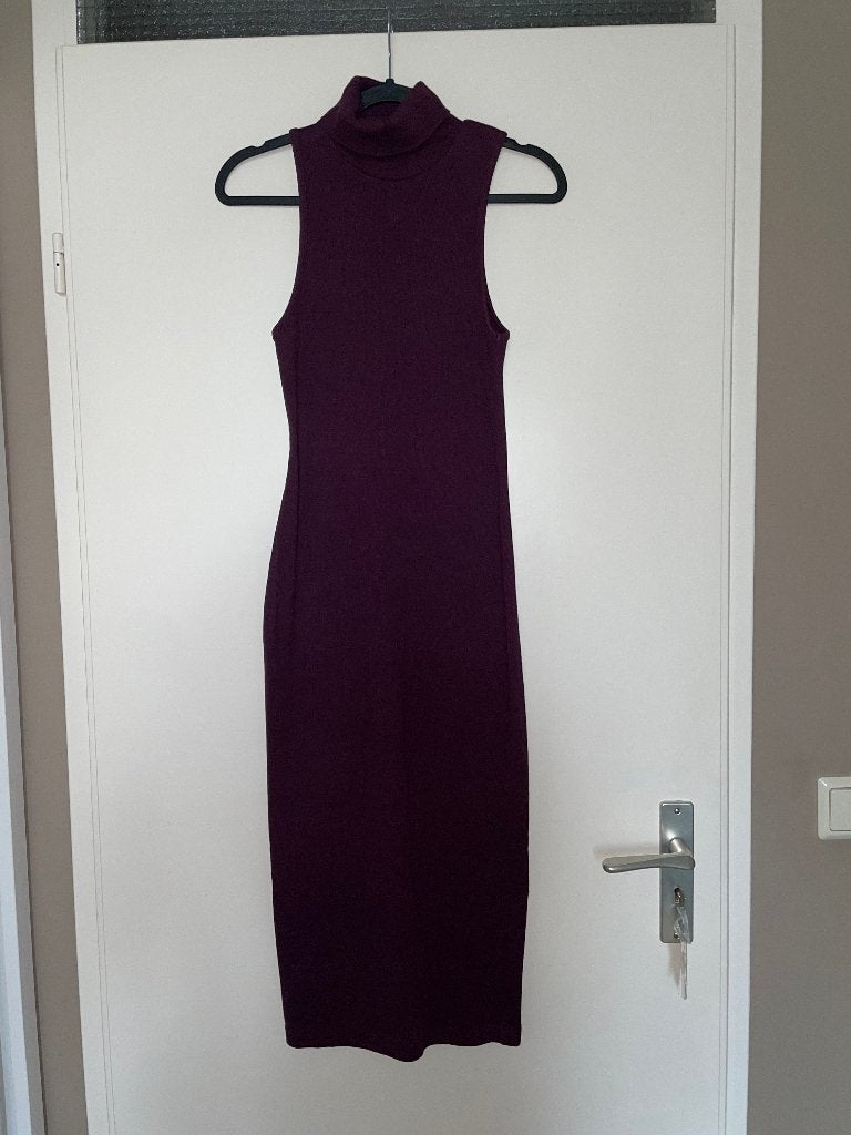 zara dames aubergine paarse halter rib jurk dress mt M, Kleding | Dames, Maat 38/40 (M), Zara, Paars, Ophalen of Verzenden