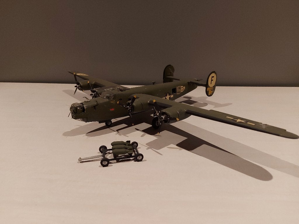 Plastic model Consolidated B-24 Liberator schaal 1/72 (M73), Ophalen of Verzenden, Gebruikt, Schaalmodel
