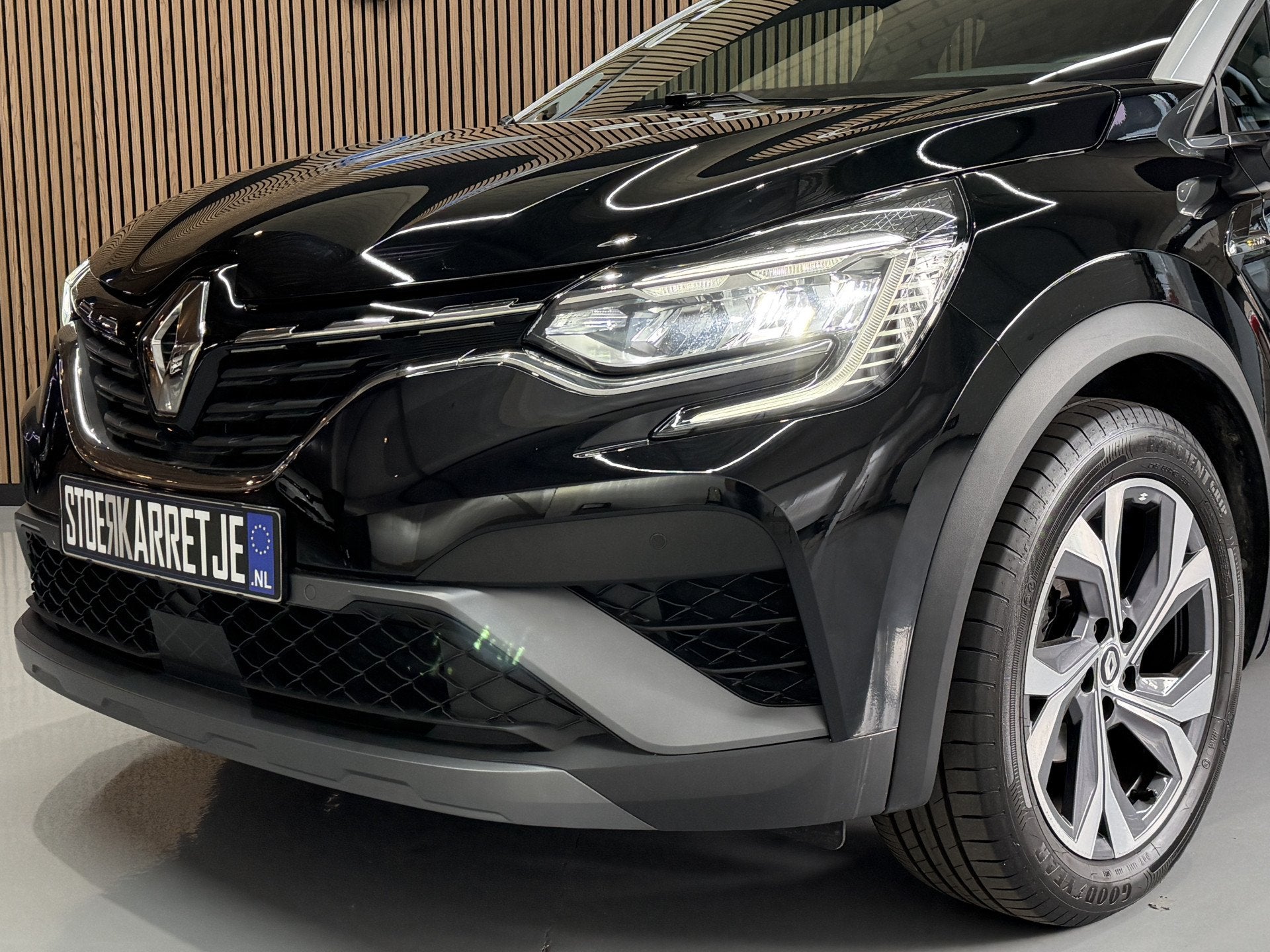 Renault Captur 1.3 MHEV 160 R.S. Line | Groot Navi | 18 " |, Auto's, Dealer onderhouden, Gebruikt, Zwart, 4 cilinders