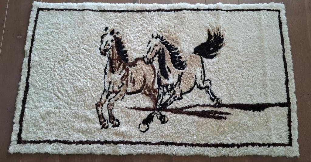 Vloerkleed Wandkleed Paarden Lamsvel Wol handwerk, 100 tot 150 cm, Ophalen of Verzenden, Rechthoekig, 50 tot 100 cm