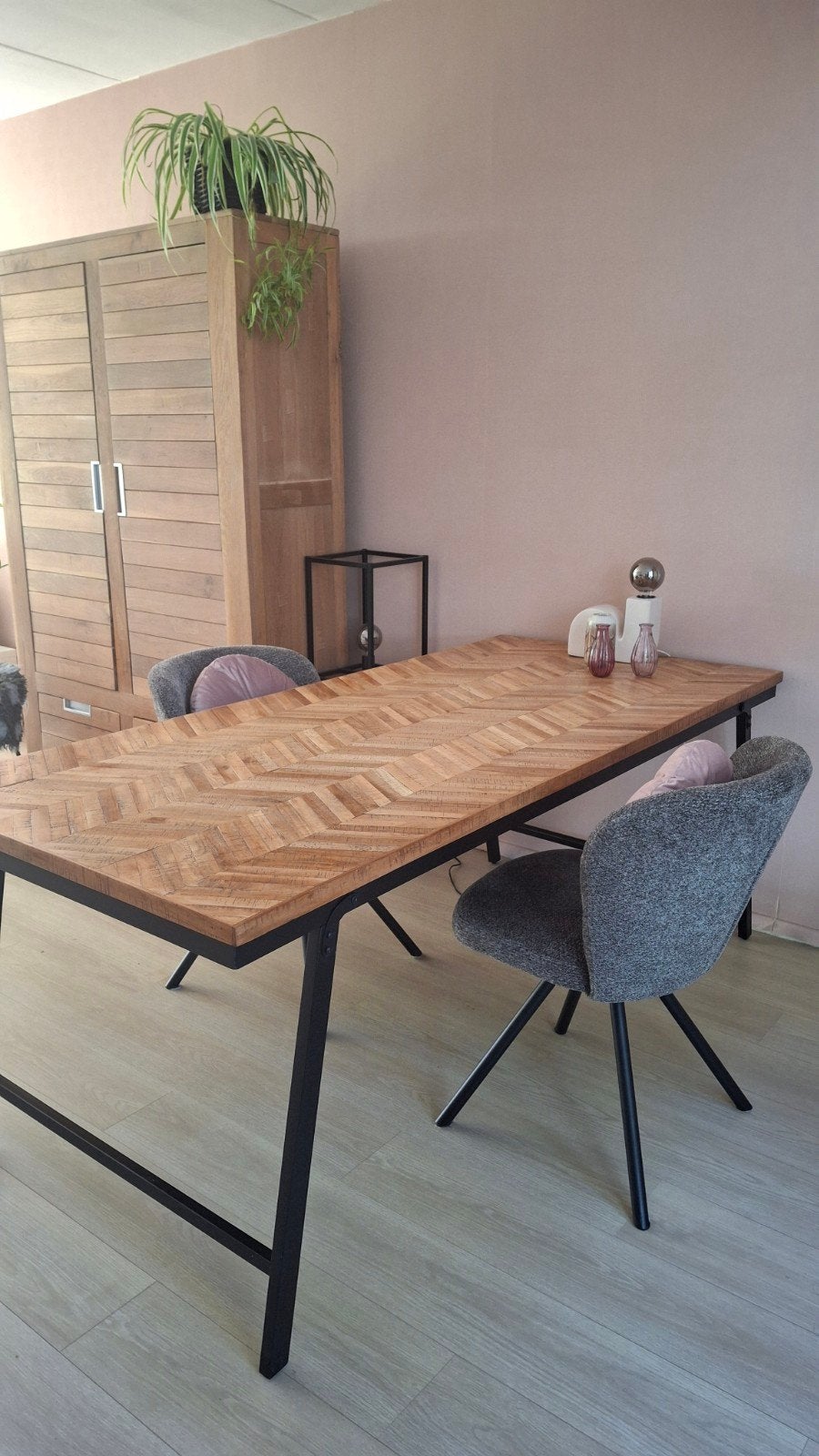 Zeer nette eettafel 200 x 90 cm, Huis en Inrichting, Ophalen