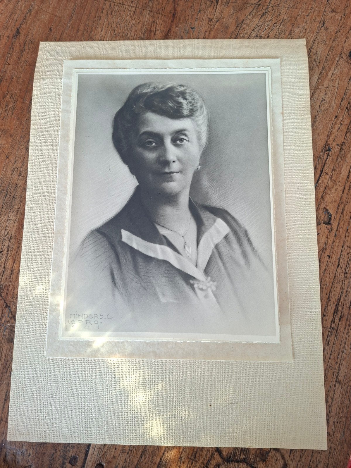 Antieke Reproductie Portret Vrouw -  Minders.G, Ophalen of Verzenden, Reproductie, Print/reproductie, Gesigneerd