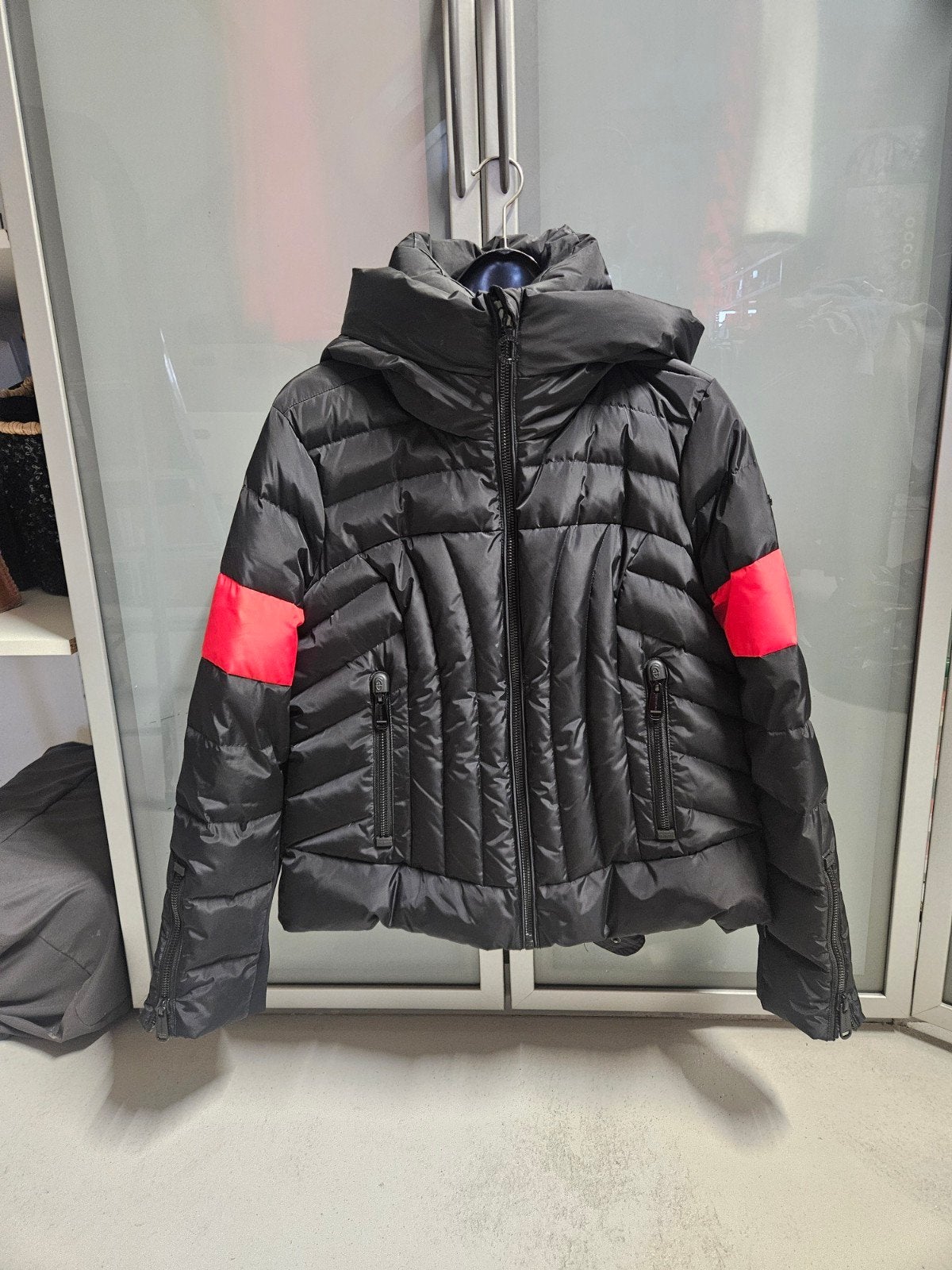 Goldbergh Jungfrau donsjack - Zwart met rood - Maat 44, Ophalen, Zwart, Maat 42/44 (L), Zo goed als nieuw