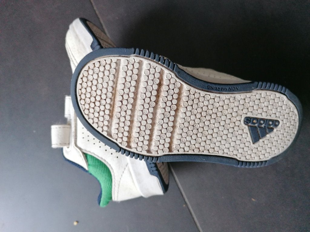 Witte adidas schoenen met klittenband 25 bijna gratis, Ophalen of Verzenden, Zo goed als nieuw, Schoenen