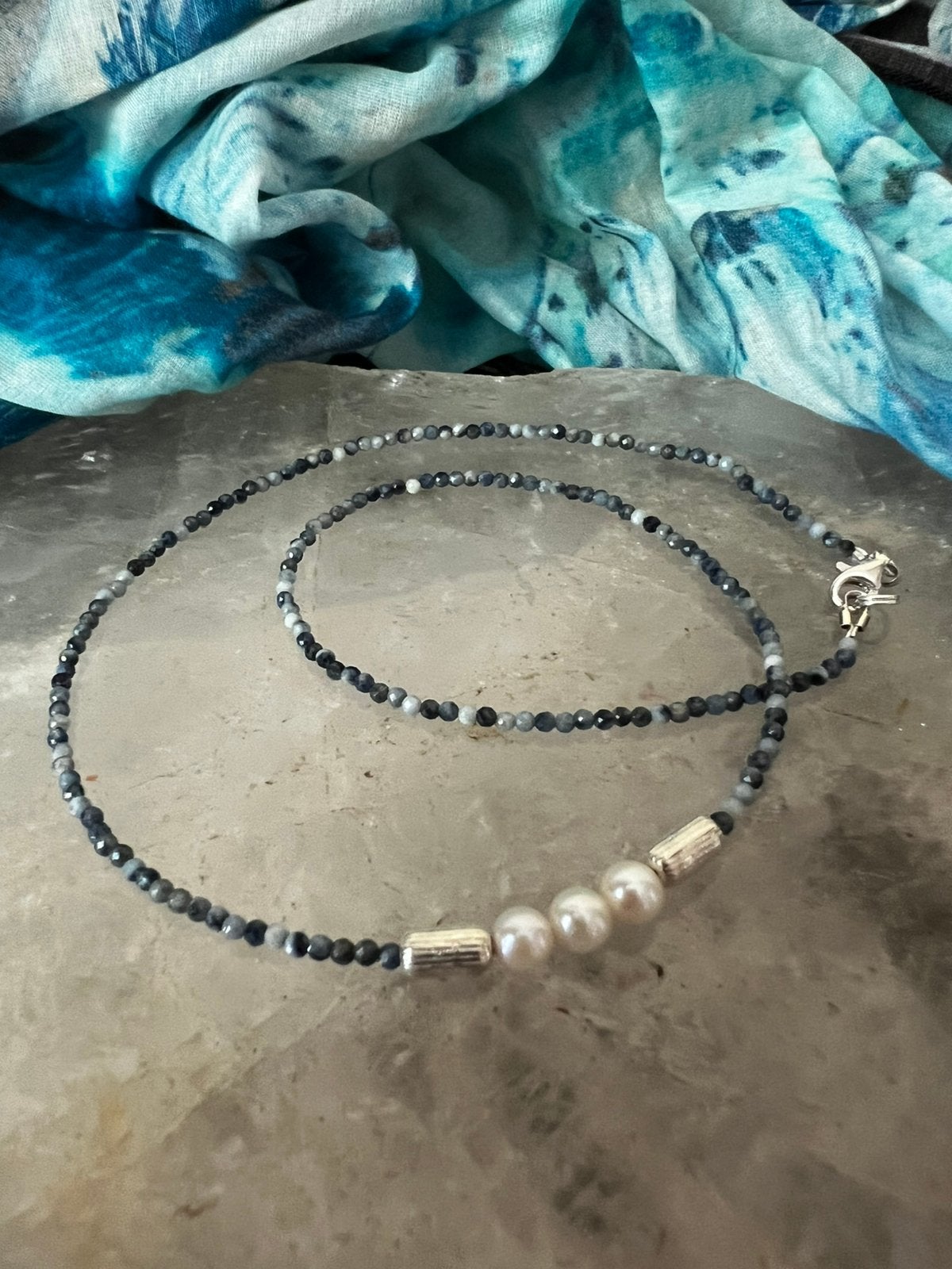 Saffier blue jeans Akoya zoutwater parel wijsheid uniek, Sieraden, Tassen en Uiterlijk, Kettingen, Blauw, Magnolia11, Nieuw, Ophalen of Verzenden