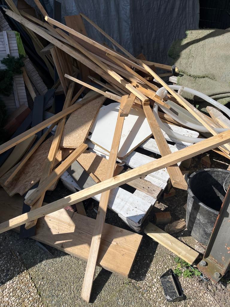 Gratis hout voor paasvuur of vuurkorf, Tuin en Terras, Haardhout, Minder dan 3 m³, Ophalen, Overige houtsoorten, Blokken
