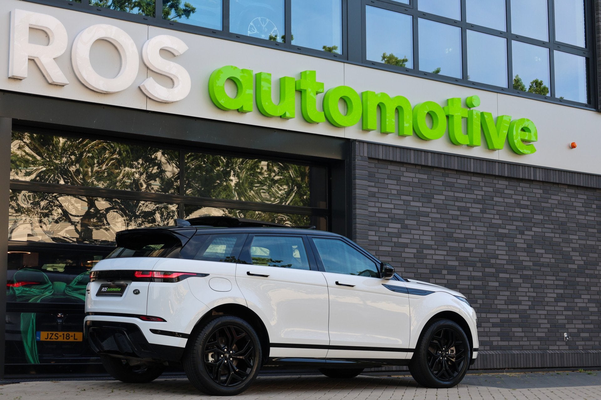 Land Rover Range Rover Evoque 1.5 P300e AWD R-Dynamic SE | P, Automaat, 309 pk, Zwart, Parkeersensor