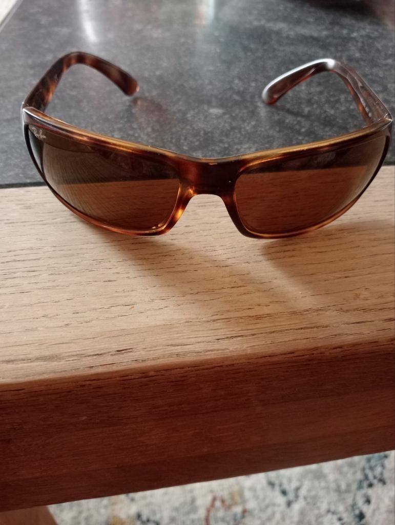 Ray ban zonnebril in nette staat, Ophalen, Zo goed als nieuw, Zwart, Ray-Ban