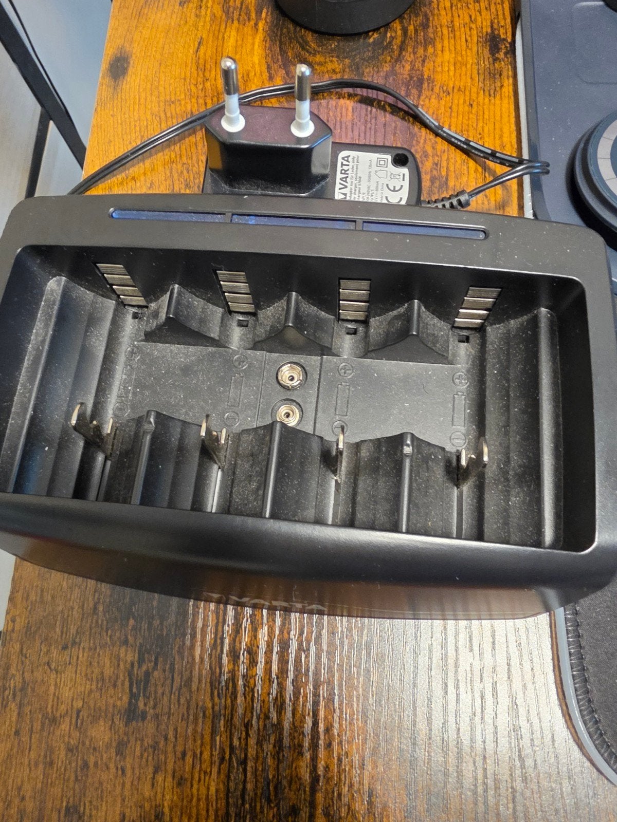 Varta batterijlader voor AA/AAA batterijen, Ophalen of Verzenden, Gebruikt, Oplaadbaar