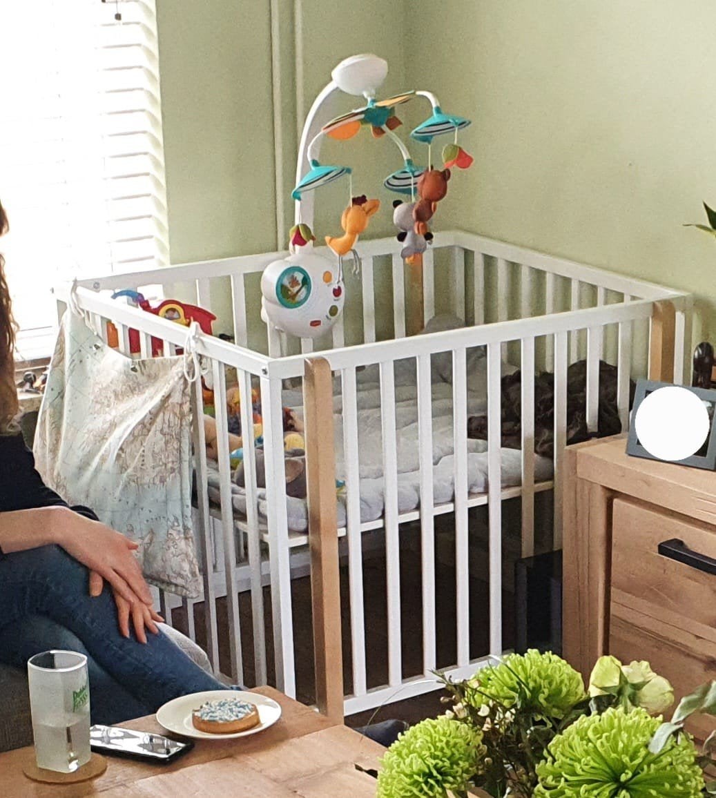 Witte baby box met boxkleed, Ophalen, Gebruikt, Vierkant, In hoogte verstelbaar
