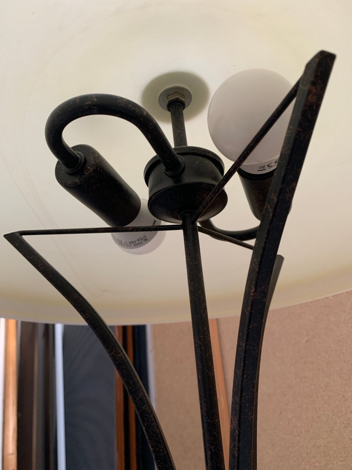 Tafellamp met dikke glazen kap en zwaar metalen voet, Ophalen, Gebruikt, Glas, 50 tot 75 cm