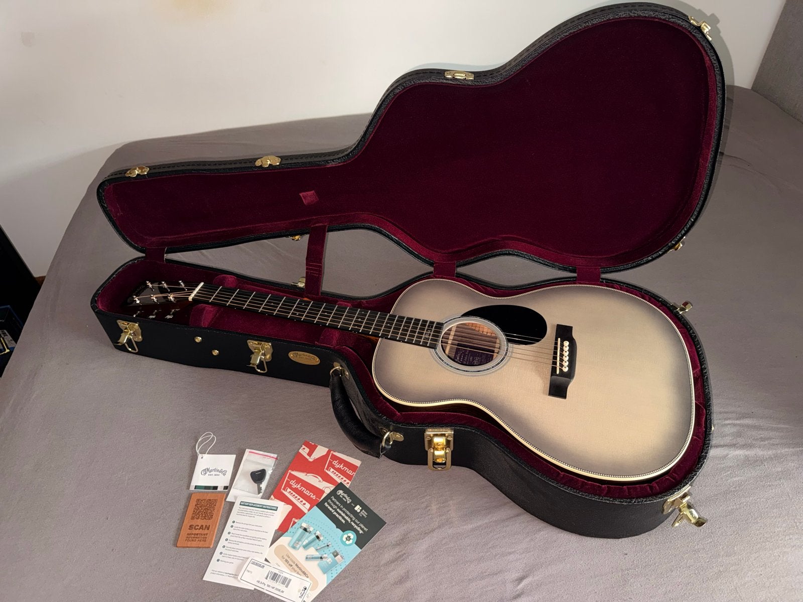Martin OMJM John Mayer 20th Anniversary, Ophalen of Verzenden, Zo goed als nieuw, Western- of Steelstringgitaar, Met koffer