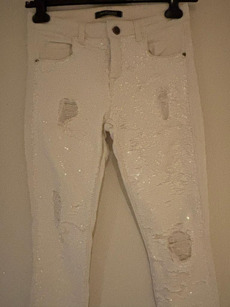 Marciano jeans met oude look met paiettten maat 27, Kleding | Dames, Spijkerbroeken en Jeans, ., Wit, Ophalen of Verzenden, Zo goed als nieuw