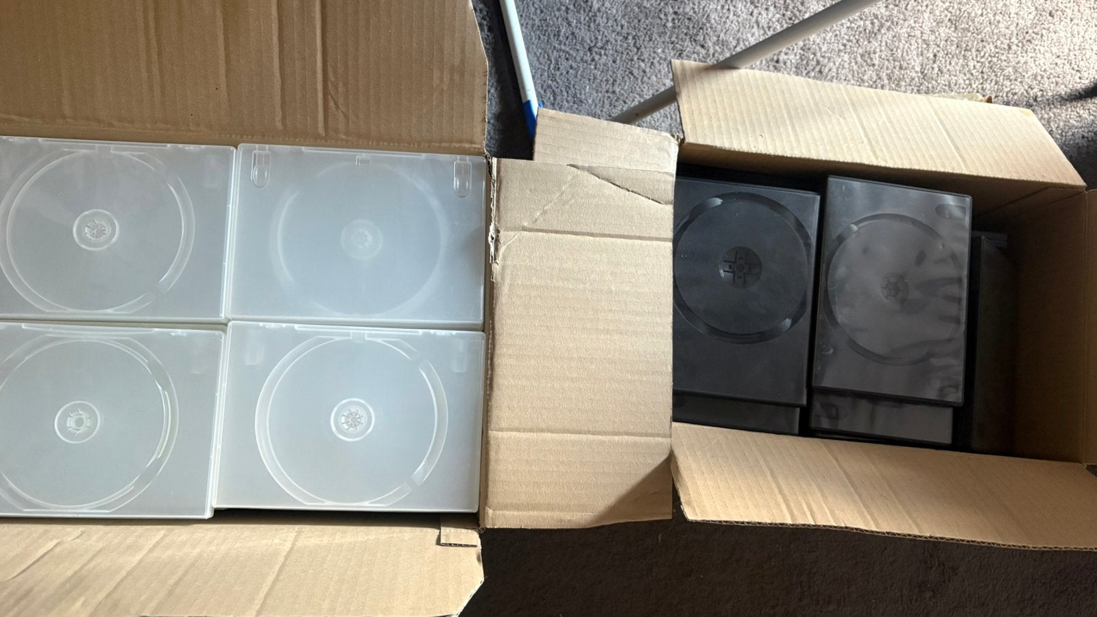 Meerdere dozen lege dvd hoesjes wit en zwart, Cd's en Dvd's, Alle leeftijden, Ophalen of Verzenden, Zo goed als nieuw