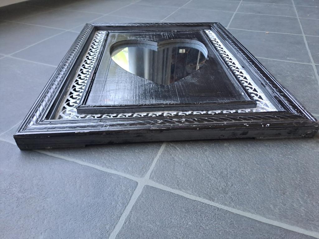 Leuke spiegel met een hartvormig spiegelglas., Huis en Inrichting, Woonaccessoires | Spiegels, Minder dan 50 cm, Gebruikt, Ophalen of Verzenden