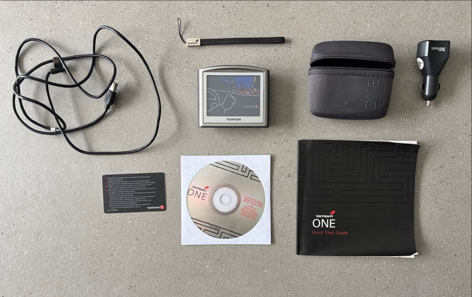 TomTom ONE GPS Navigatiesysteem met accessoires, Auto diversen, Ophalen of Verzenden, Gebruikt