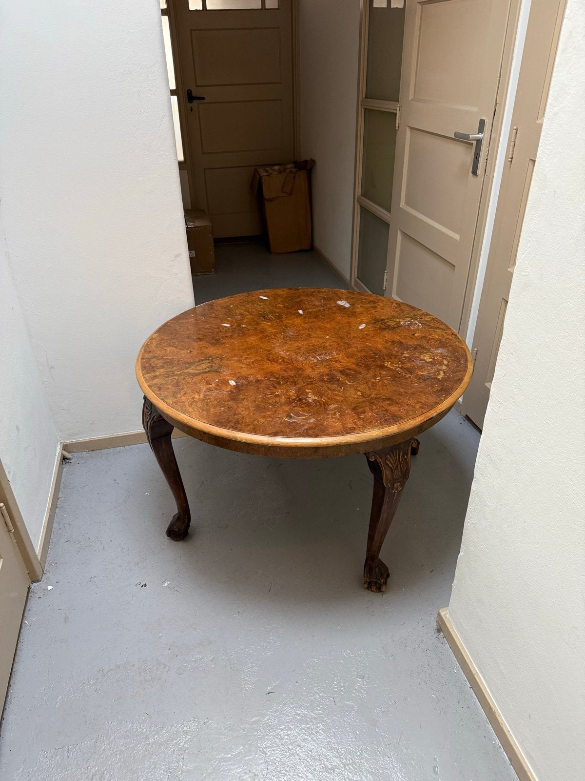 Antieke ronde salontafel met klauwpoten, Antiek en Kunst, Antiek | Meubels | Tafels, Ophalen