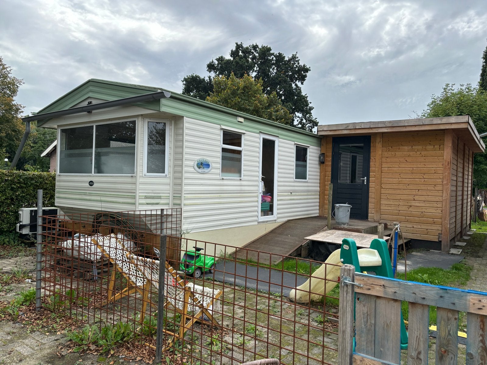 Stacaravan met aanbouw (18m2), 3 slaapkamers en airco, Tot en met 6