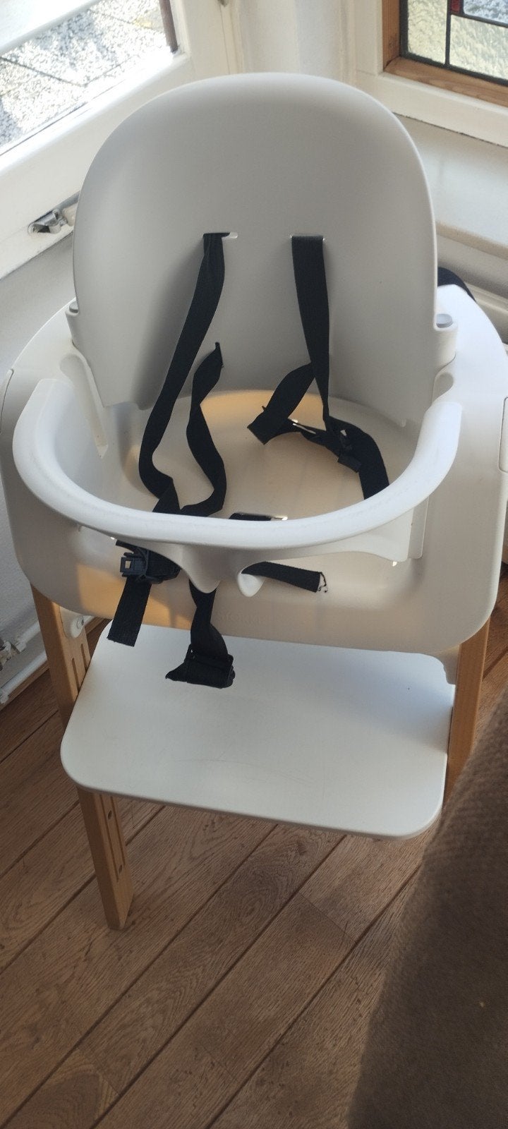 kinderstoel en bedje,en pampers, Ophalen, Nieuw