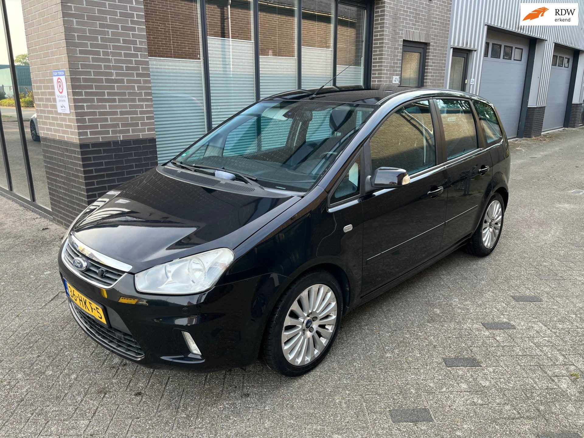 Ford C-Max 1.8-16V Titanium Flexifuel! Parksensor! Airco!, Voorwielaandrijving, Parkeersensor, Gebruikt, 4 cilinders