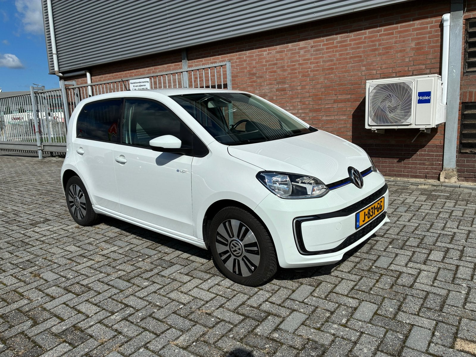 Volkswagen  e-UP 82 PK. Elektrisch ( 92.84 soh ), Auto's, Stof, 37 €/maand, Wit, Grijs