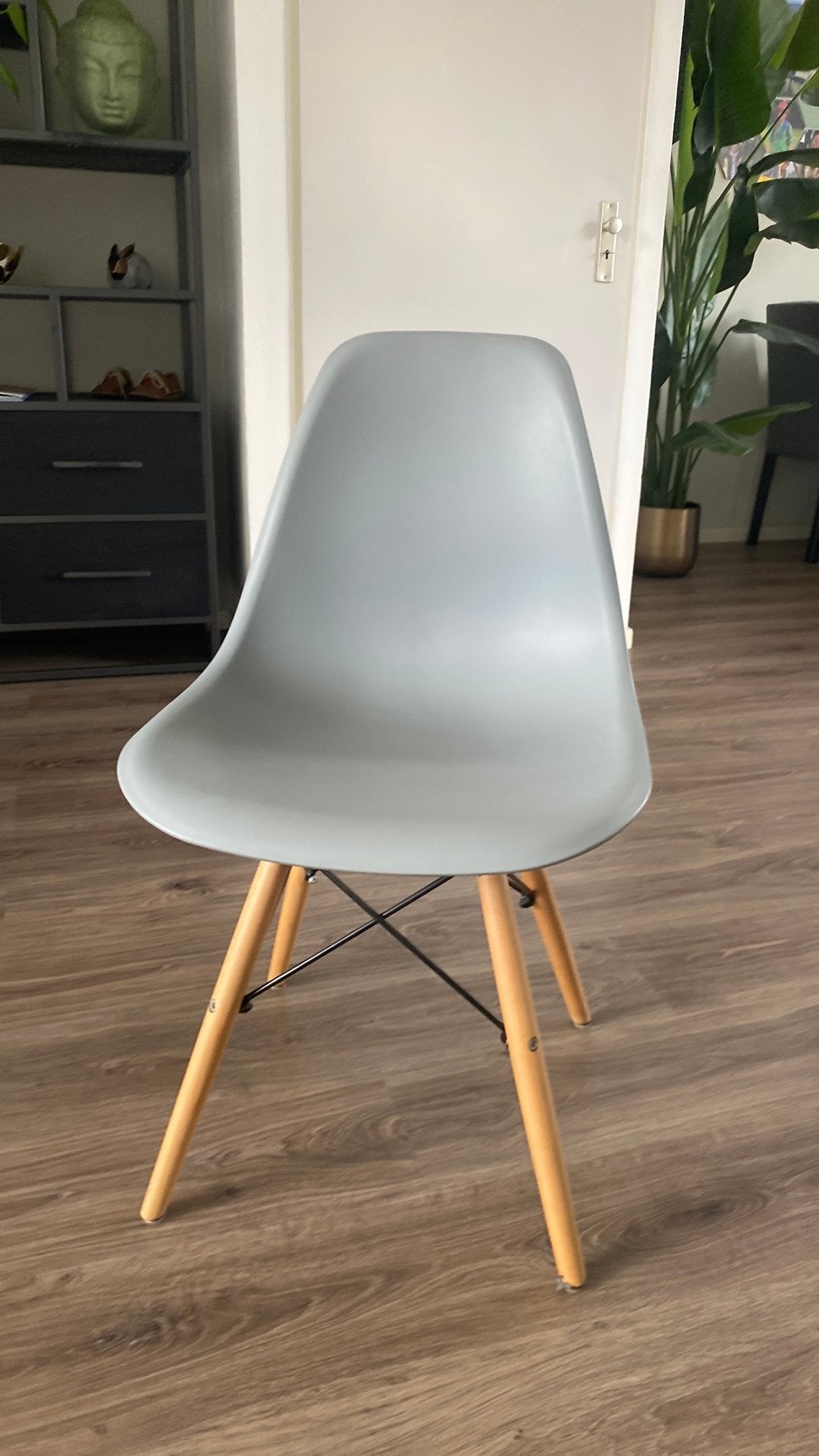 Grijze stoel met houten poten GRATIS OPHALEN, Zo goed als nieuw, Ophalen, Hout, Eén