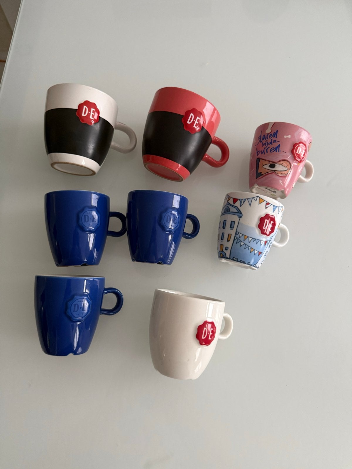 Douwe Egberts D.E. Mokken - Diverse Kleuren en Ontwerpen, Huis en Inrichting, Overige merken, Keramiek, Zo goed als nieuw, Overige stijlen