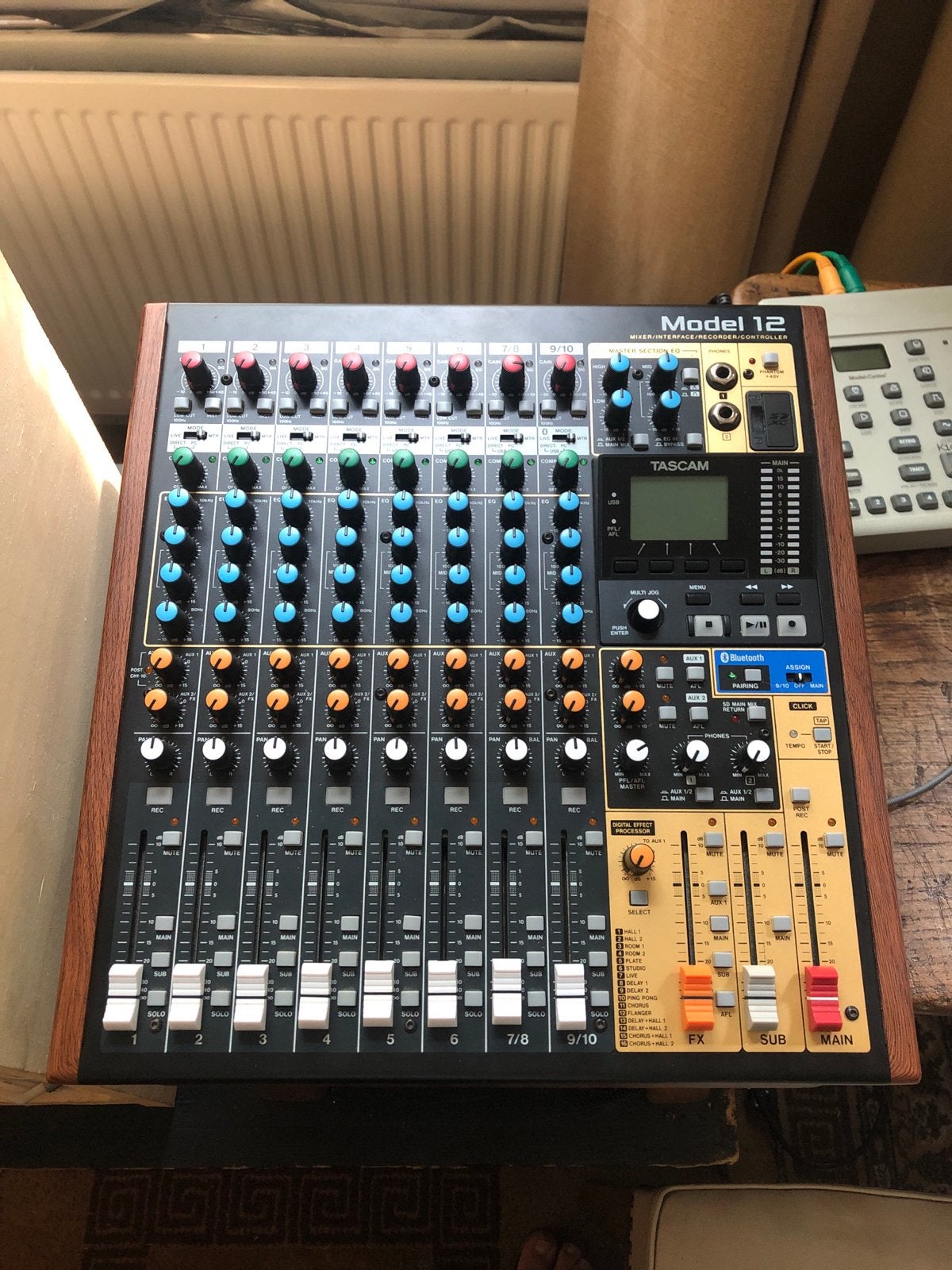 Tascam Model 12 Mixer/Recorder/Interface, Muziek en Instrumenten, Mengpanelen, Zo goed als nieuw, 10 tot 20 kanalen, Microfooningang